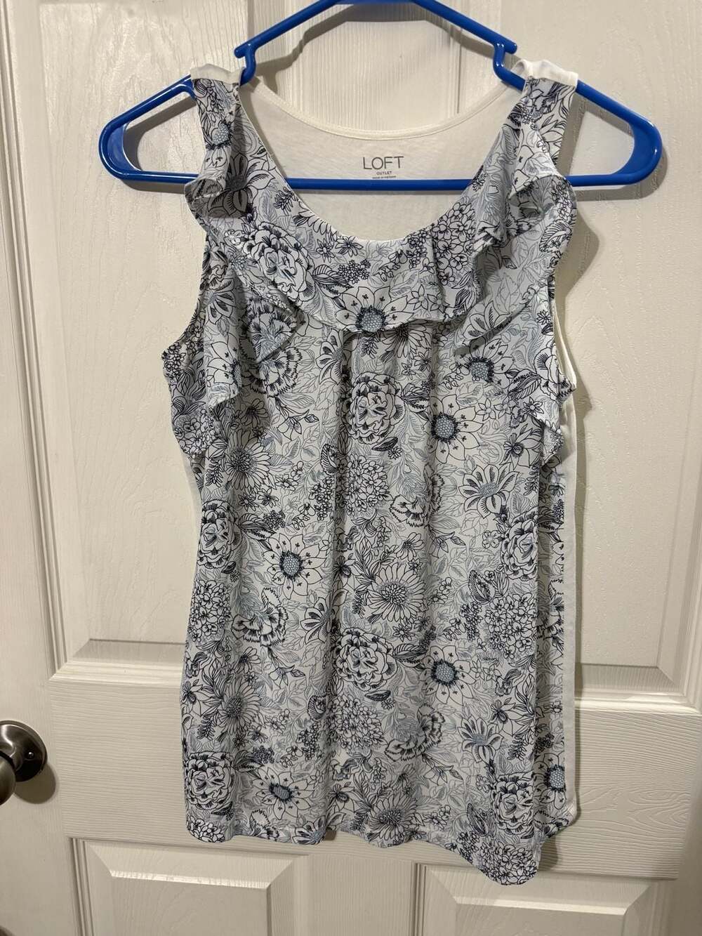 LOFT Outlet Ruffle Tank Top Size S Blue White Floral Print Sleeveless